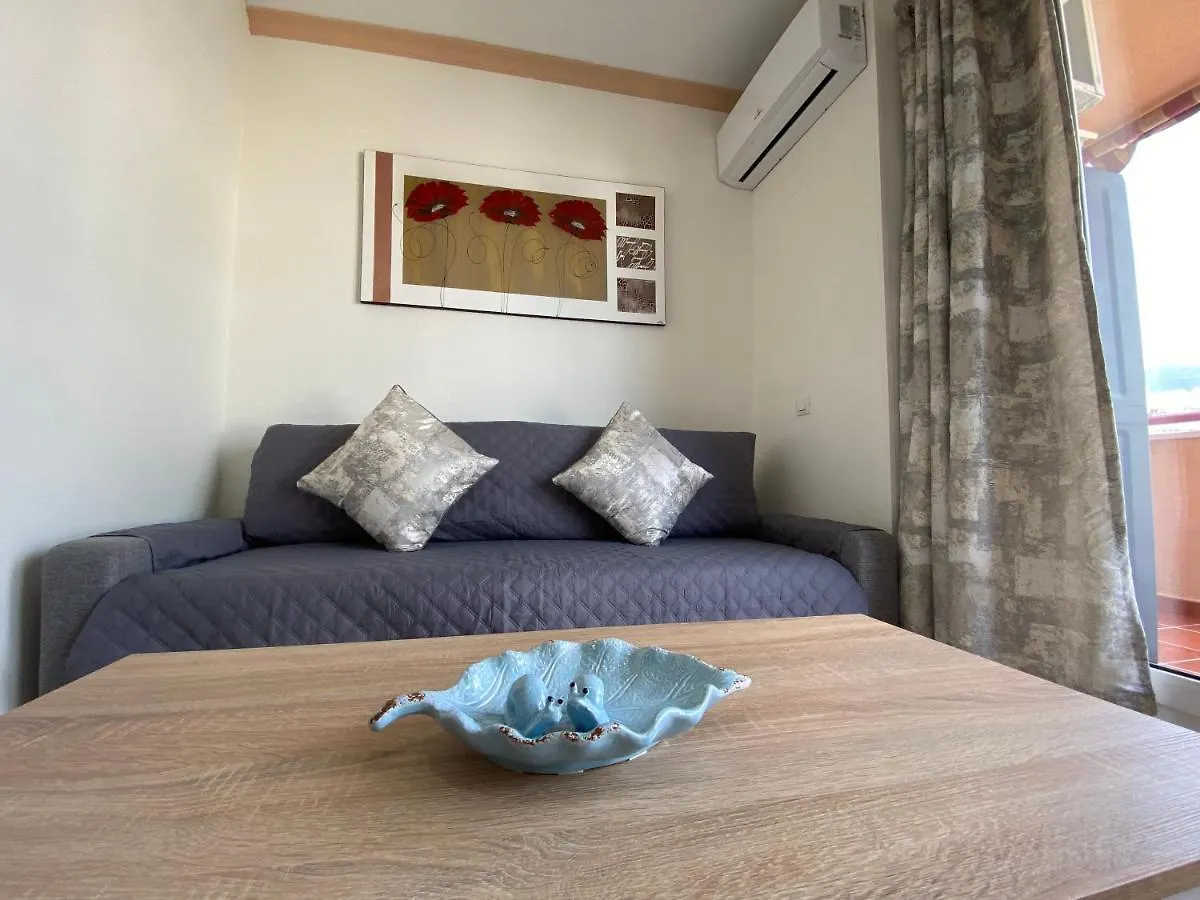 Fuengirola Holiday Apartment W/Balcony View & Pool 0*,  España