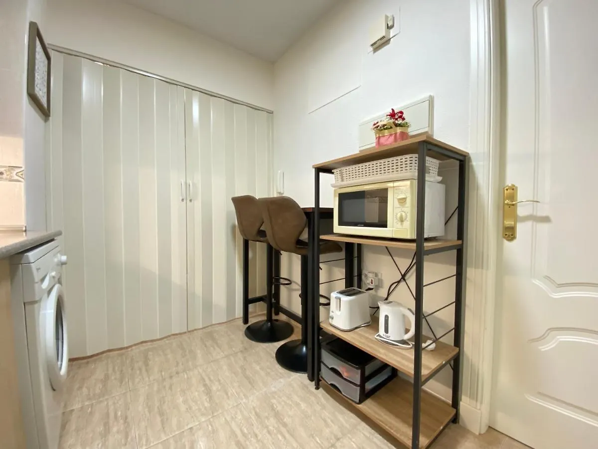 Fuengirola Holiday Apartment W/Balcony View & Pool España